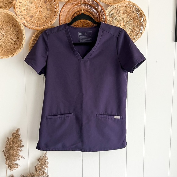 Figs Tops - FIGS Casma 3 Pocket Scrub Top in Purple
